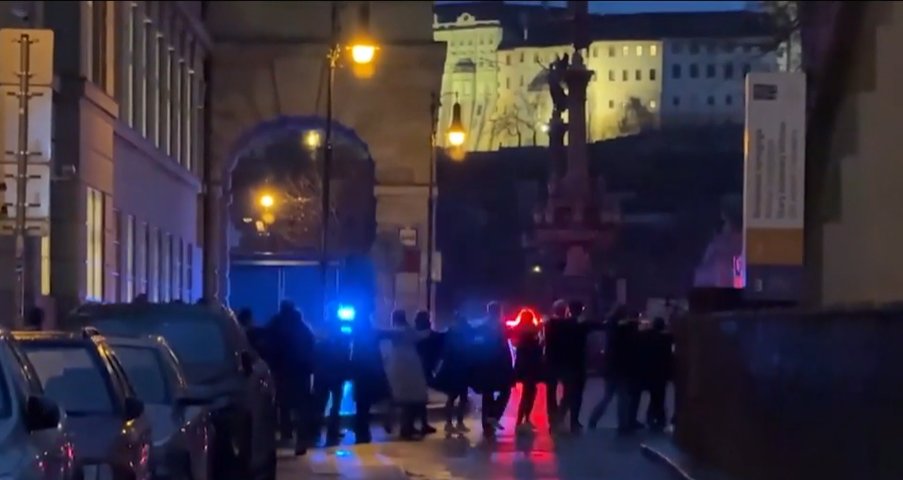Atentat la Praga: un student a omorât cel puțin 14 persoane, apoi a fost eliminat