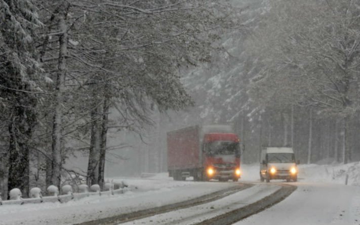 Alertă meteo de fenomene extreme periculoase: ploi, vânt puternic și polei. ANM anunță schimbări radicale ale vremii