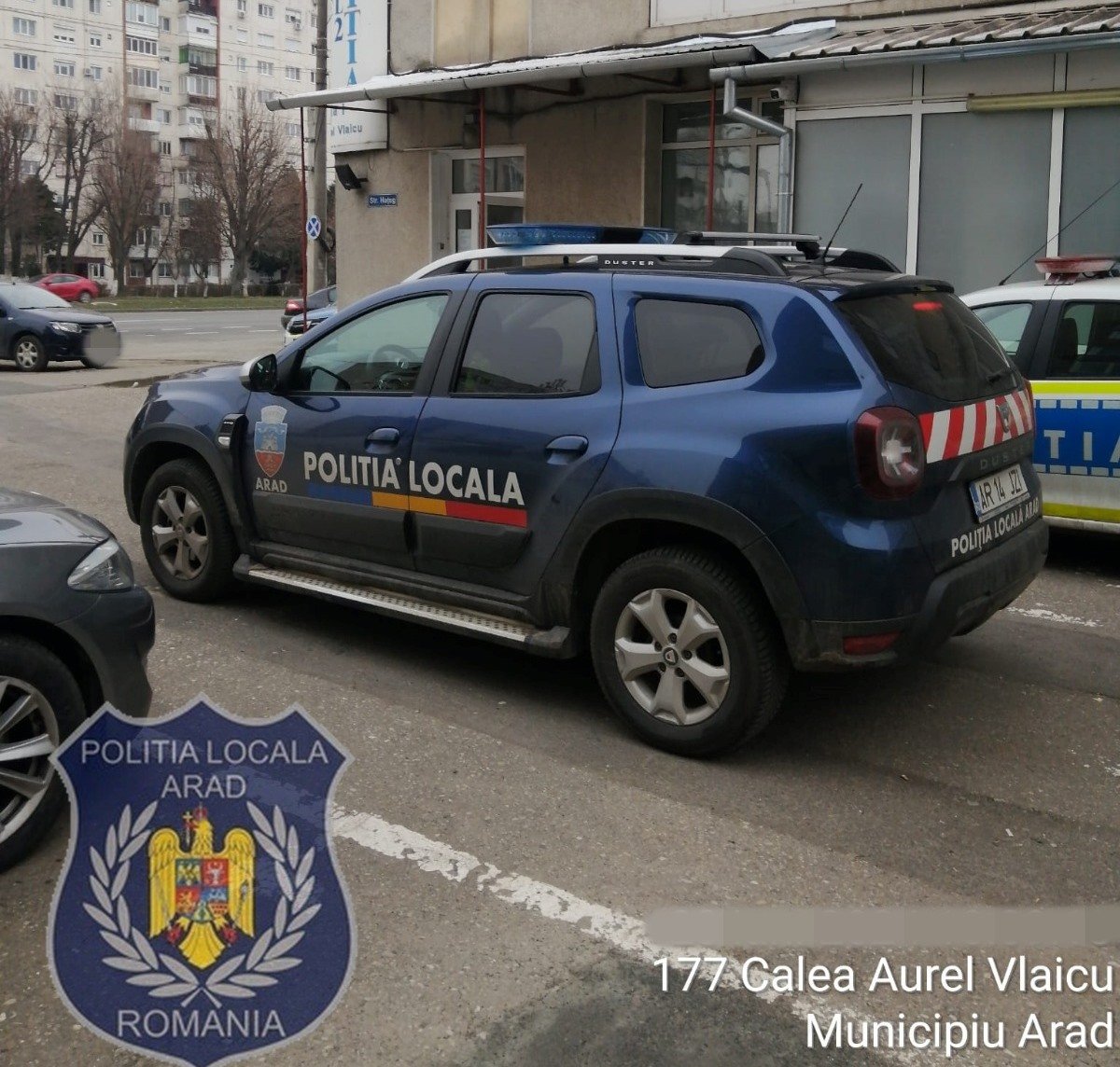 Hoț prins de polițiștii locali; individul a furat dintr-un supermaket, iar agentul de pază a fost depășit de situație