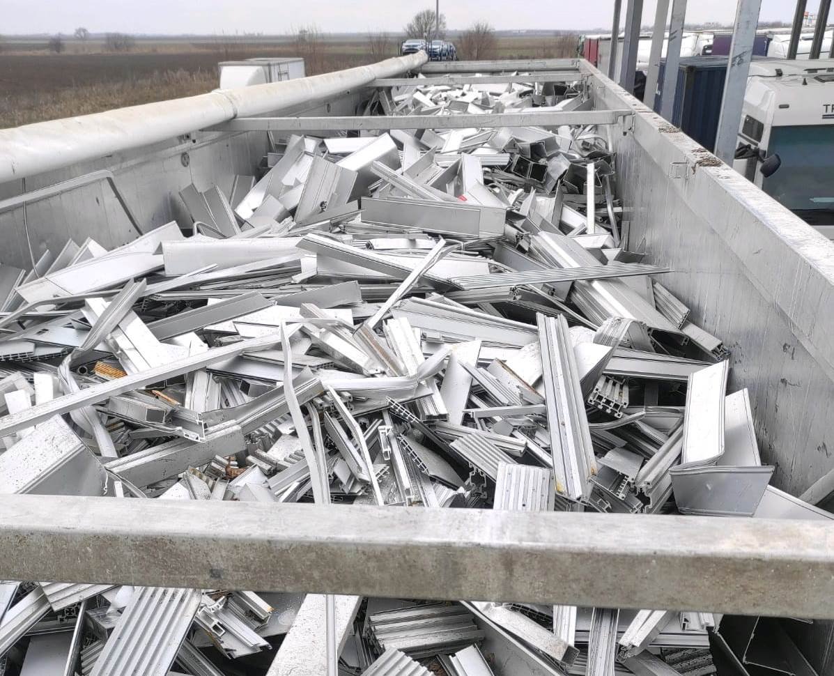 33 de tone de deșeuri neferoase care trebuiau să ajungă la o firmă din Arad oprite la graniță (FOTO)