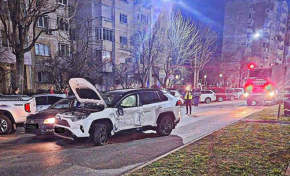 Accident rutier cu trei autoturisme pe Calea Aurel Vlaicu