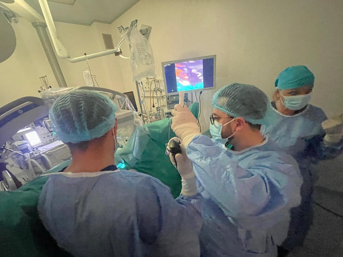 Intervenții endoscopice minim-invazive pentru zece pacienți arădeani realizate de urologi din Arad, București, Argeș, Miercurea Ciuc și Timișoara (FOTO)