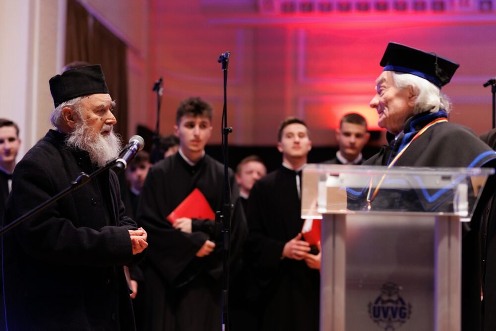 ÎPS Timotei, arhiepiscopul Aradului, a conferit academicianului Leon Dănăilă, distincția eparhială crucea „Sf. Ierarh Sava Brancovici”