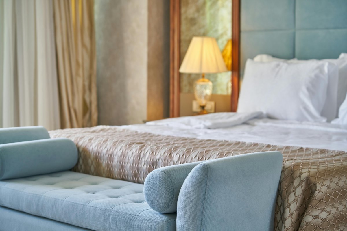 Eleganța atemporală: cum să-ți decorezi dormitorul în stil parizian
