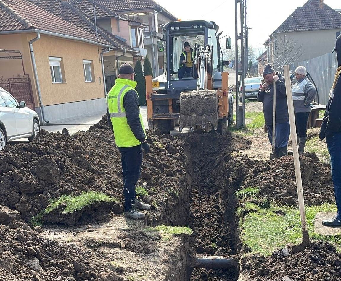 Rețea nouă de apă pe o stradă din Sebiș (FOTO)