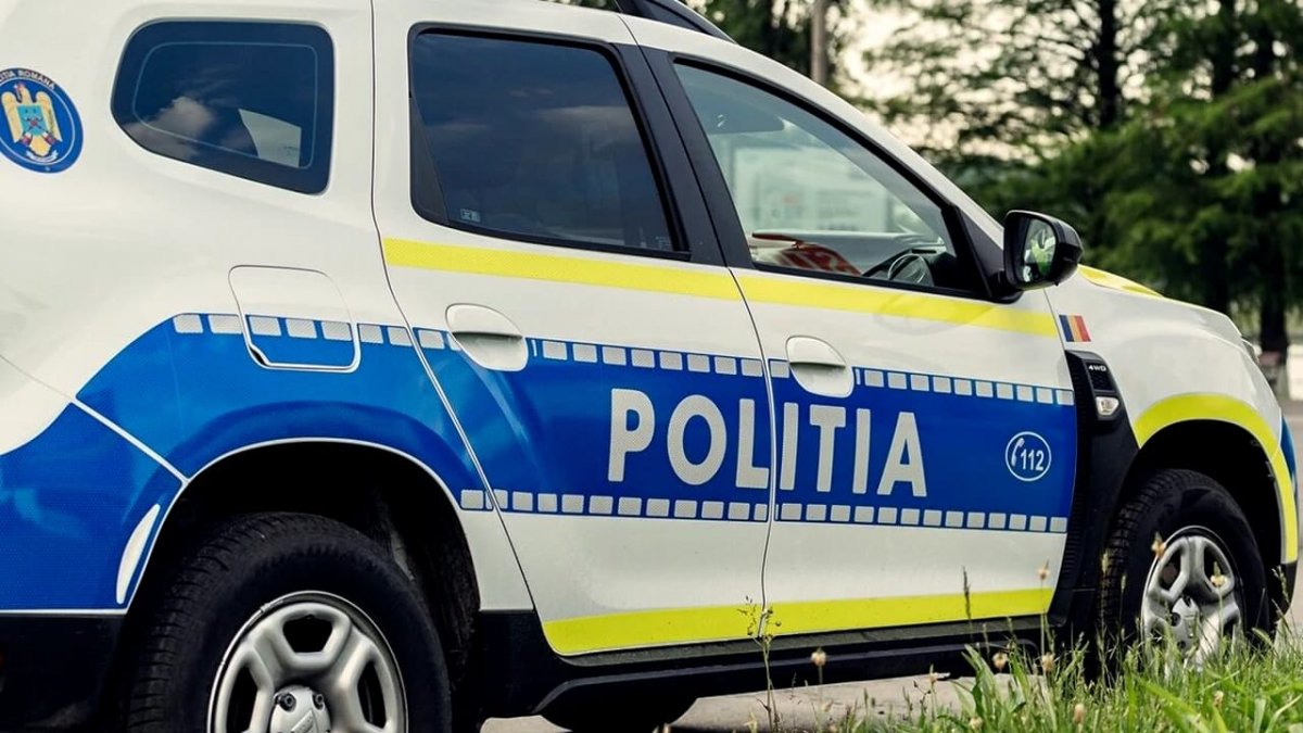 Un polițist a fost atacat cu un briceag în autospeciala MAI