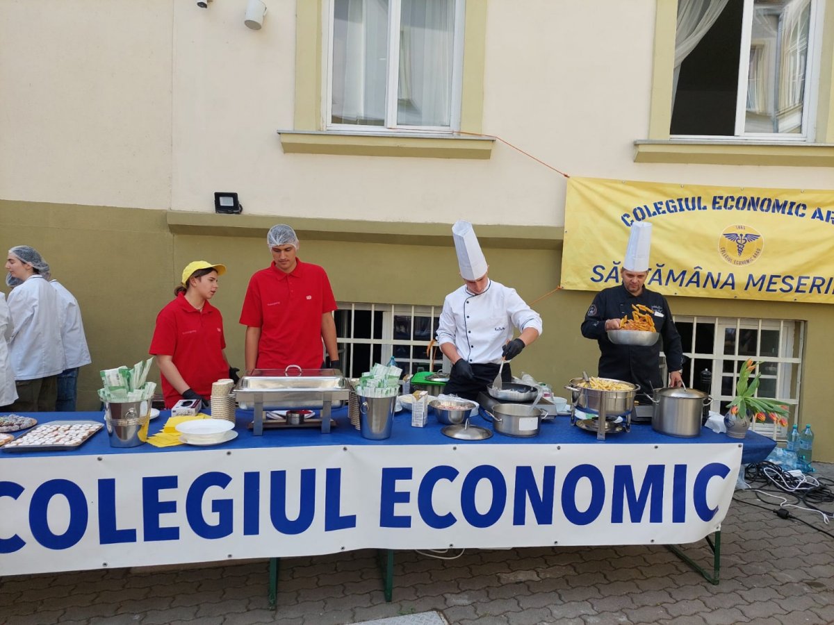 Descoperind talentele viitoare: ”săptămâna meseriilor” la Colegiul Economic Arad, un spectacol gastronomic de excepție