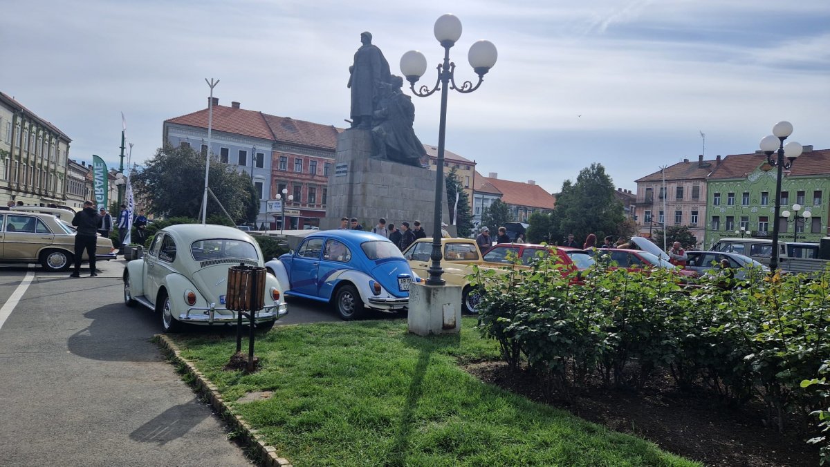 Retro Parada Primăverii, în Piața Avram Iancu (FOTO)