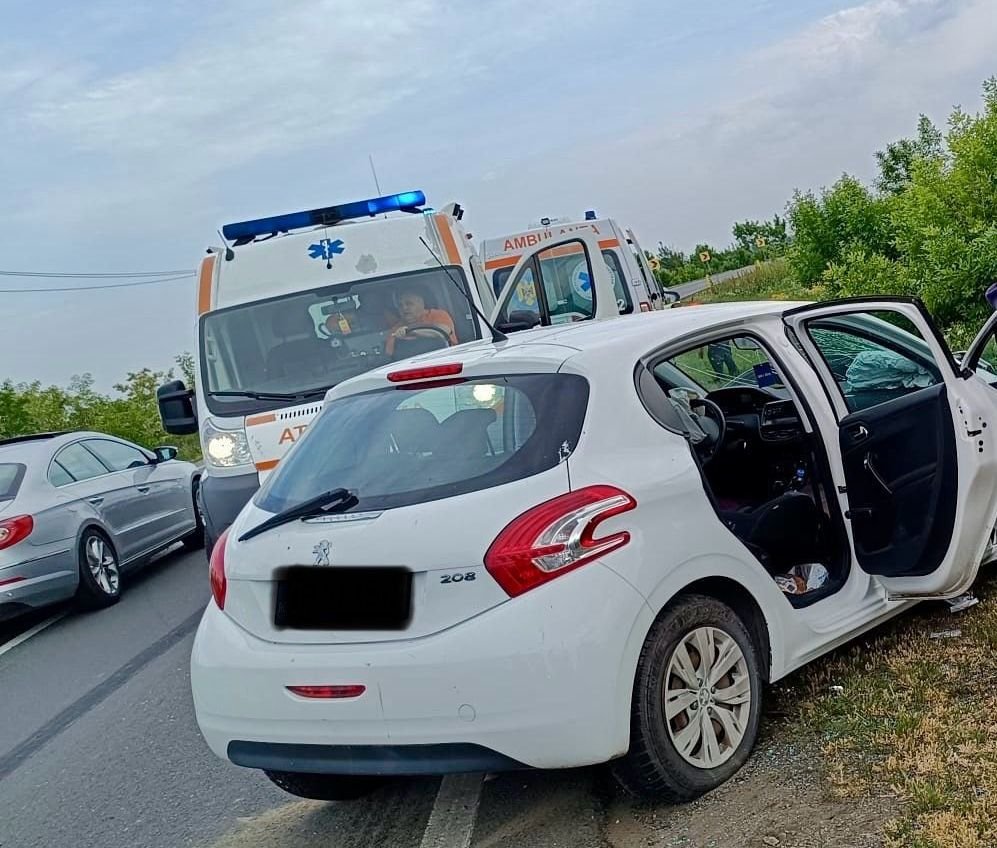 Accident rutier cu două autoturisme în apropierea localității Zimand Cuz
