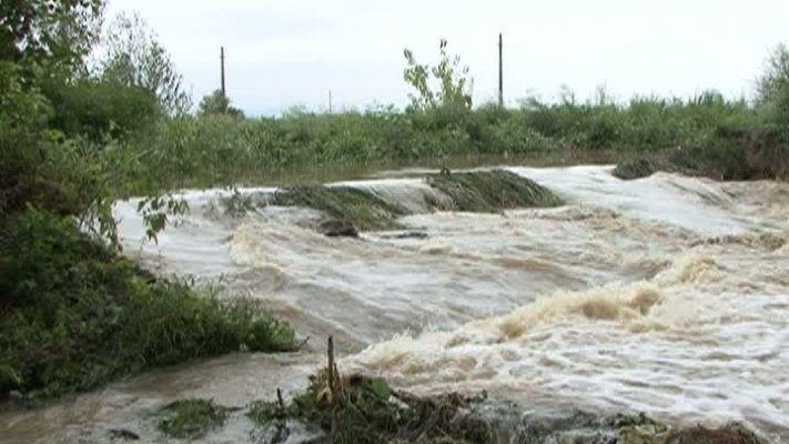 Cod galben de inundaţii pe râuri din Arad și alte județe