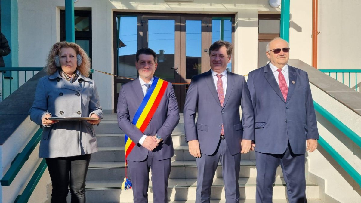 Școala Primară nr. 3 a fost inaugurată astăzi la Pecica (FOTO)