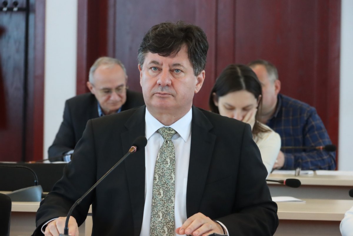 Consiliul Județean Arad aprobă cofinanțarea proiectului „Dezvoltarea sistemelor de energie regenerabilă în Algyo și Arad”
