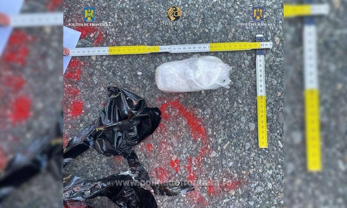 Arestați pentru că au adus cocaină în România, prin Vama Nădlac