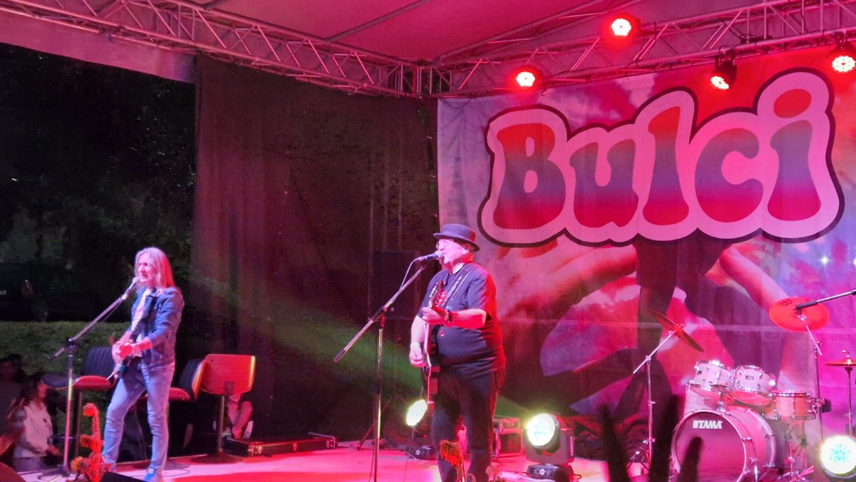 (FOTO) Mii de oameni s-au bucurat de muzica folk, la Bulci