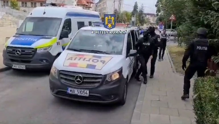 Mai multe persoane au fost înșelate cu sume uriașe de un deținut din Penitenciarul Arad