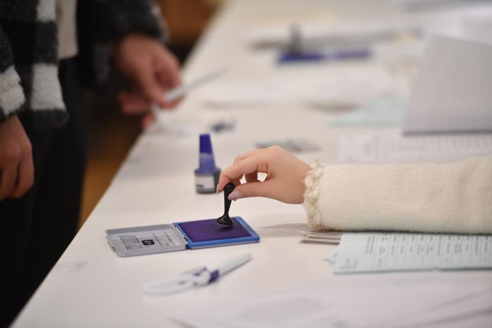 SNSPA, Institutul Național pentru Studiul Totalitarismului, Calea Europeană și Cristian Terheș cer Curții Constituționale anularea primului tur al alegerilor prezidențiale