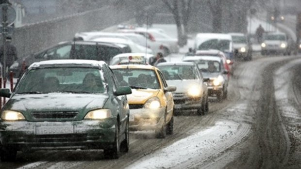 Ninge abundent în Harghita: Traficul rutier, îngreunat pe mai multe drumuri naţionale din judeţ