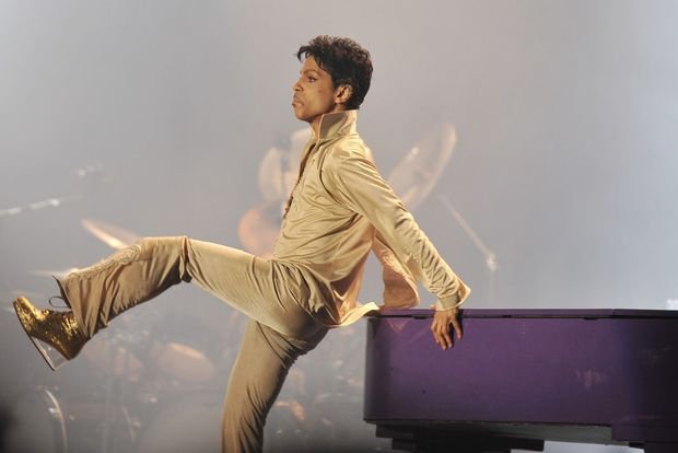 Prince a lucrat “154 de ore încontinuu” înainte să moară. Cumnatul cântărețului face mărturisiri despre decesul acestuia