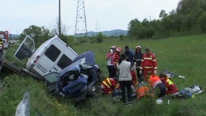 Accidente grave în Săptămâna Patimilor. Trei morţi şi alte patru persoane au fost grav rănite VIDEO