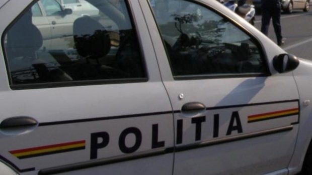 Poliţişti luaţi la BĂTAIE de un grup de romi