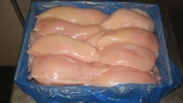 ALERTĂ ALIMENTARĂ! 1.500 de kg de carne de pui provenită din Polonia depistată cu Salmonella, în Bihor
