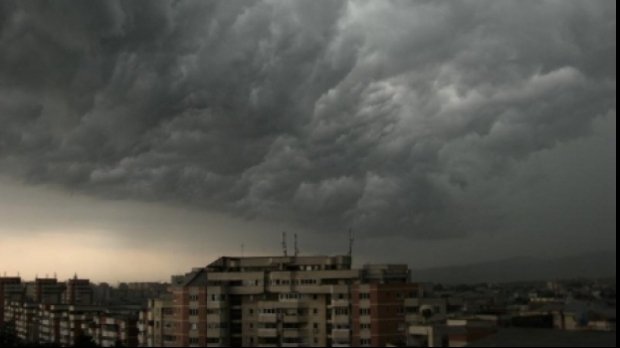 INFORMARE METEOROLOGICĂ de FURTUNI PUTERNICE în toată ţara