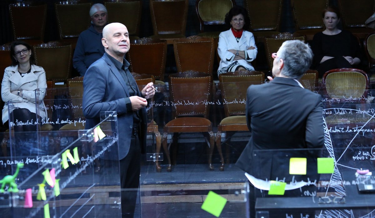 Pe scena Teatrului arădean, Vârful aisbergului de Antonio Tabares