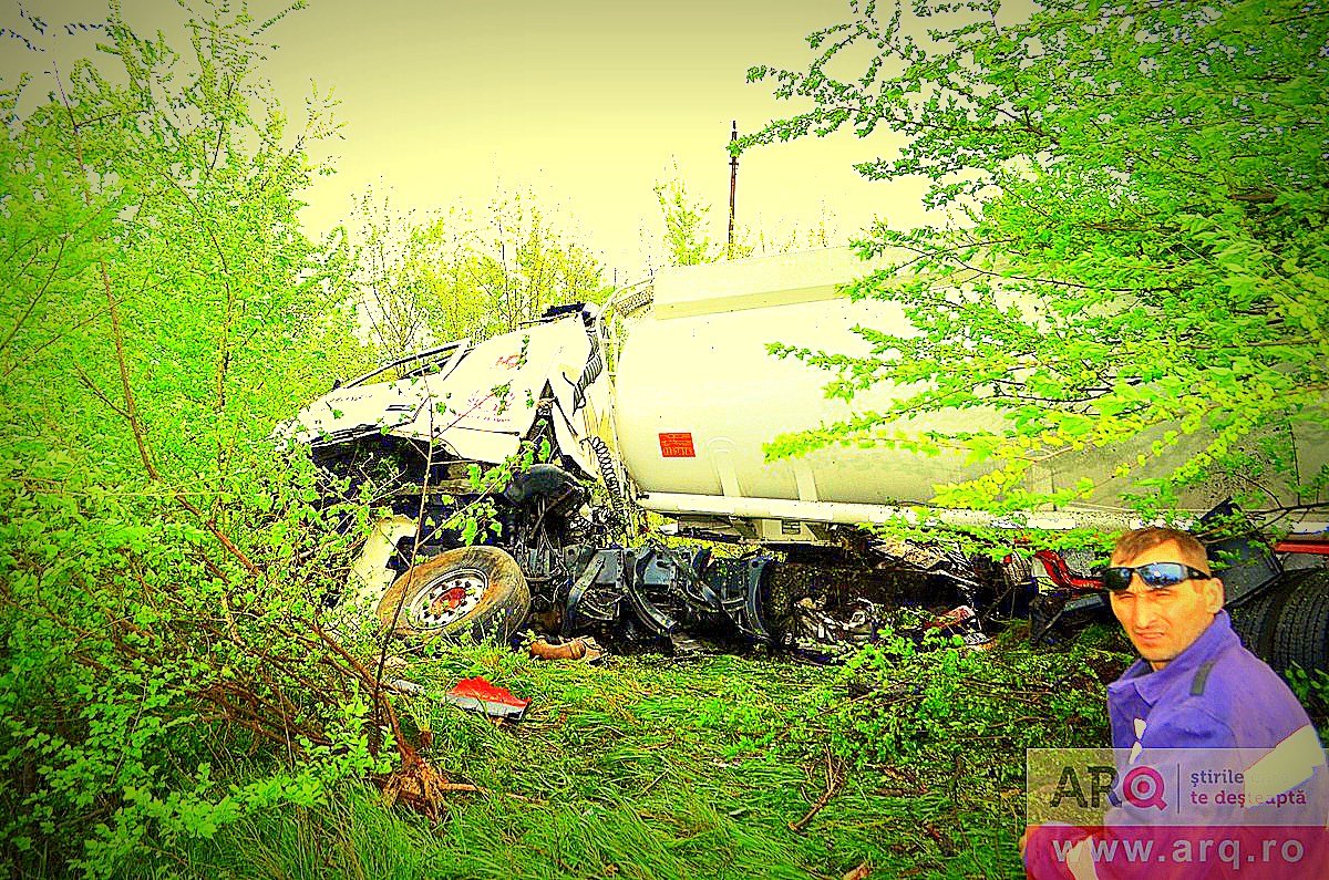 Accident cu cisternă plină cu benzină şi motorină lângă Şimand