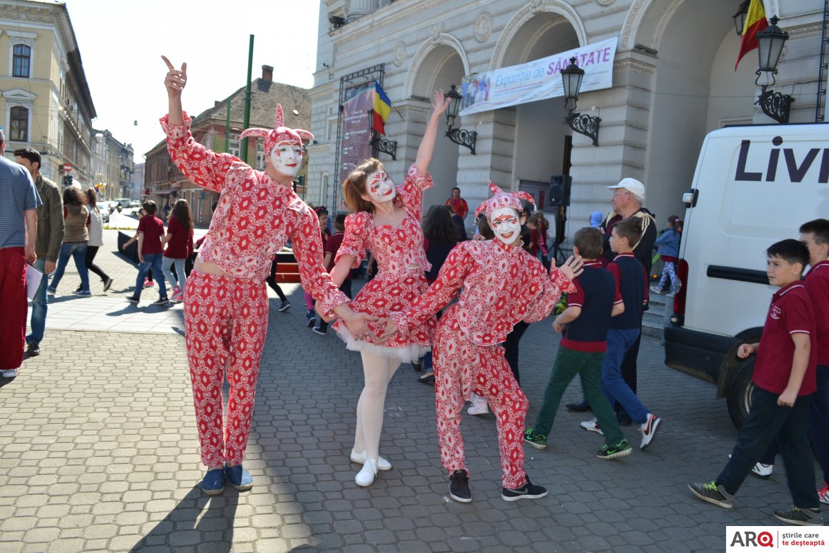 Festivalul de teatru circ Fantasticoo continuă