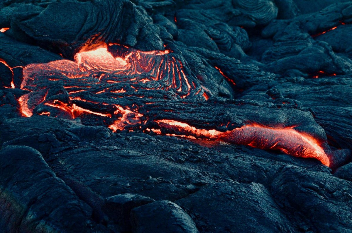 Erupție vulcanică în Islanda: Grindavik amenințat, turiști și localnici evacuați