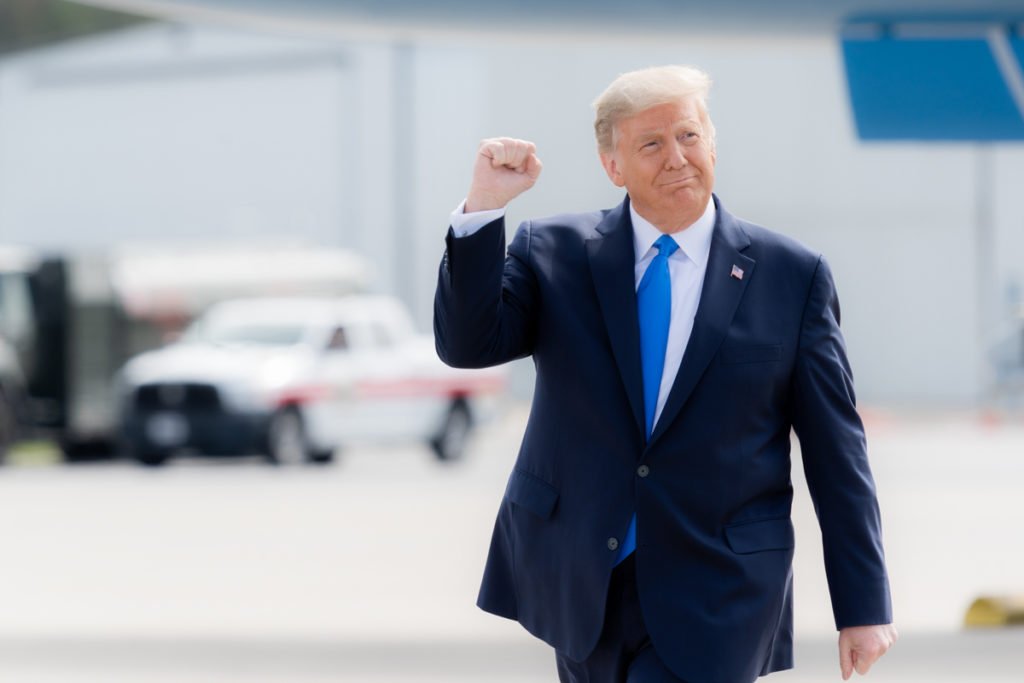Tarifele impuse de Trump provoacă haos pe piețele financiare. UE pregătește contramăsuri comerciale