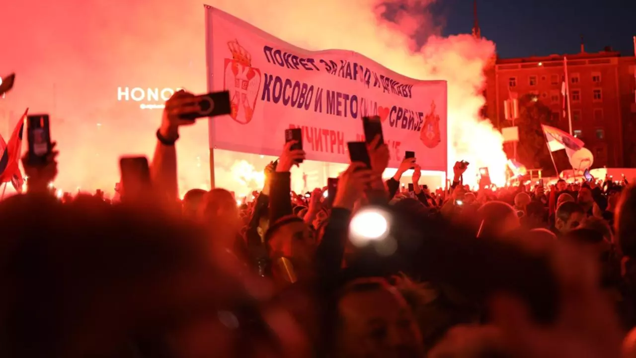 Proteste uriașe în Serbia: studenții au blocat radio-televizunea națională