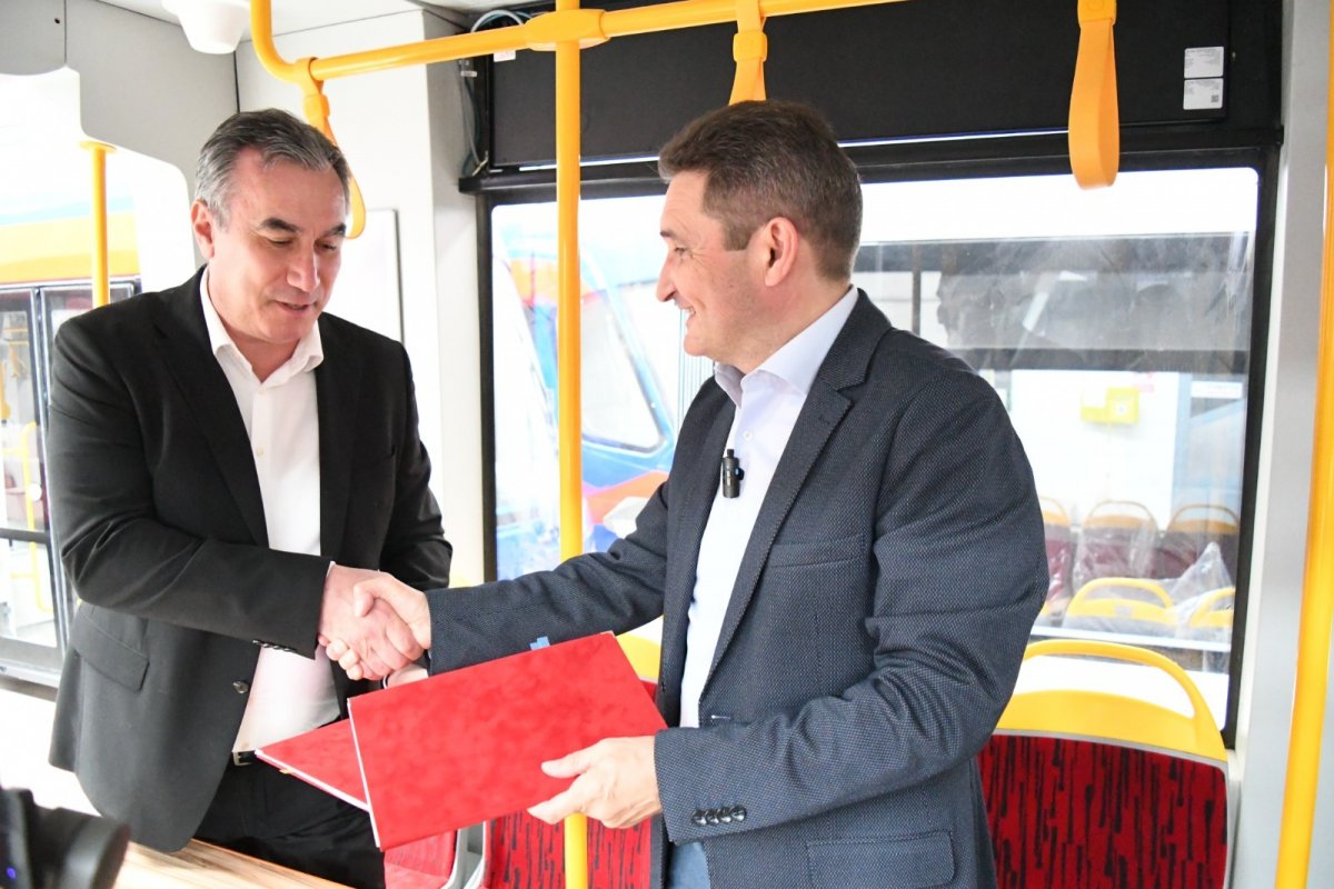 Încă 10 tramvaie noi pentru Arad (FOTO)