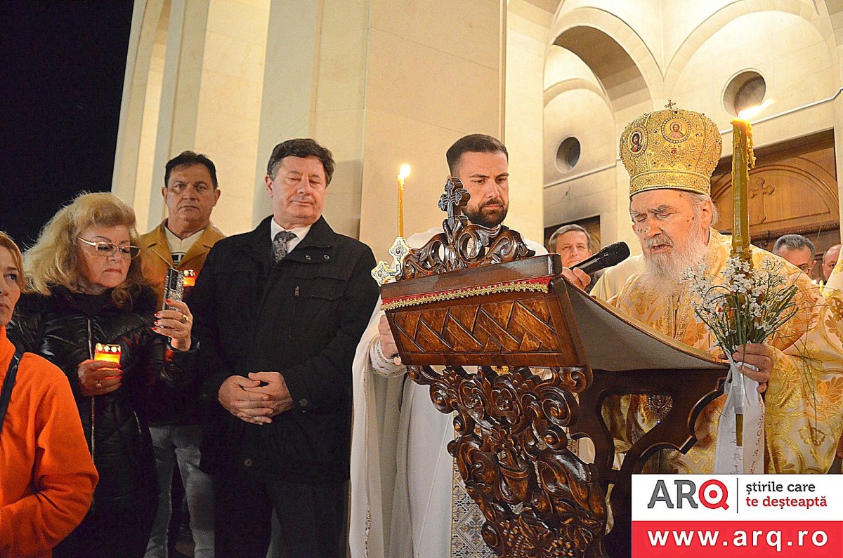 Slujba Învierii Domnului la Catedrala Arhiepiscopală „Sfânta Treime“ din Arad