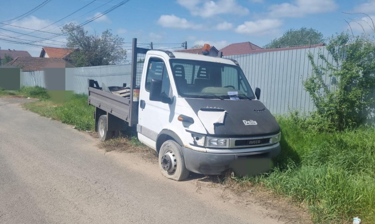 Mai multe mașini au fost abandonate pe străzile din Arad, iar unele sunt adevărate focare de infecție