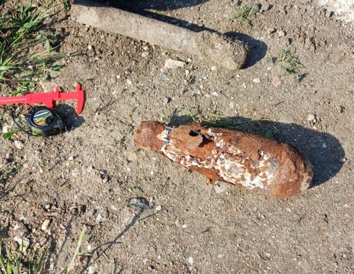 O bombă de calibrul de 100 mm găsită pe un șantier din apropierea Stadionului UTA