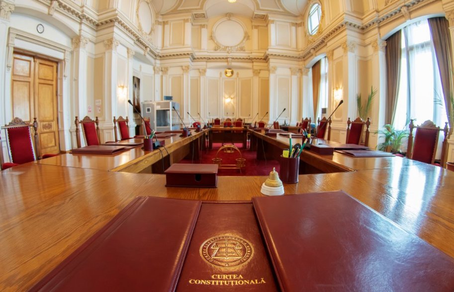 Veste bună pentru democrație: CCR a validat primul tur al alegerilor prezidențiale