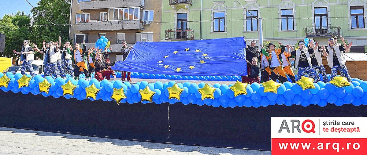 „Europe Day – Europa la noi acasă“ – spectacol multicultural de Ziua Europei în Piața Catedralei din Arad (Foto)