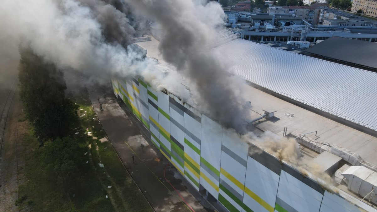 (VIDEO) Incendiu de proporții la Agora Mall / UPDATE: Incendiul a fost stins