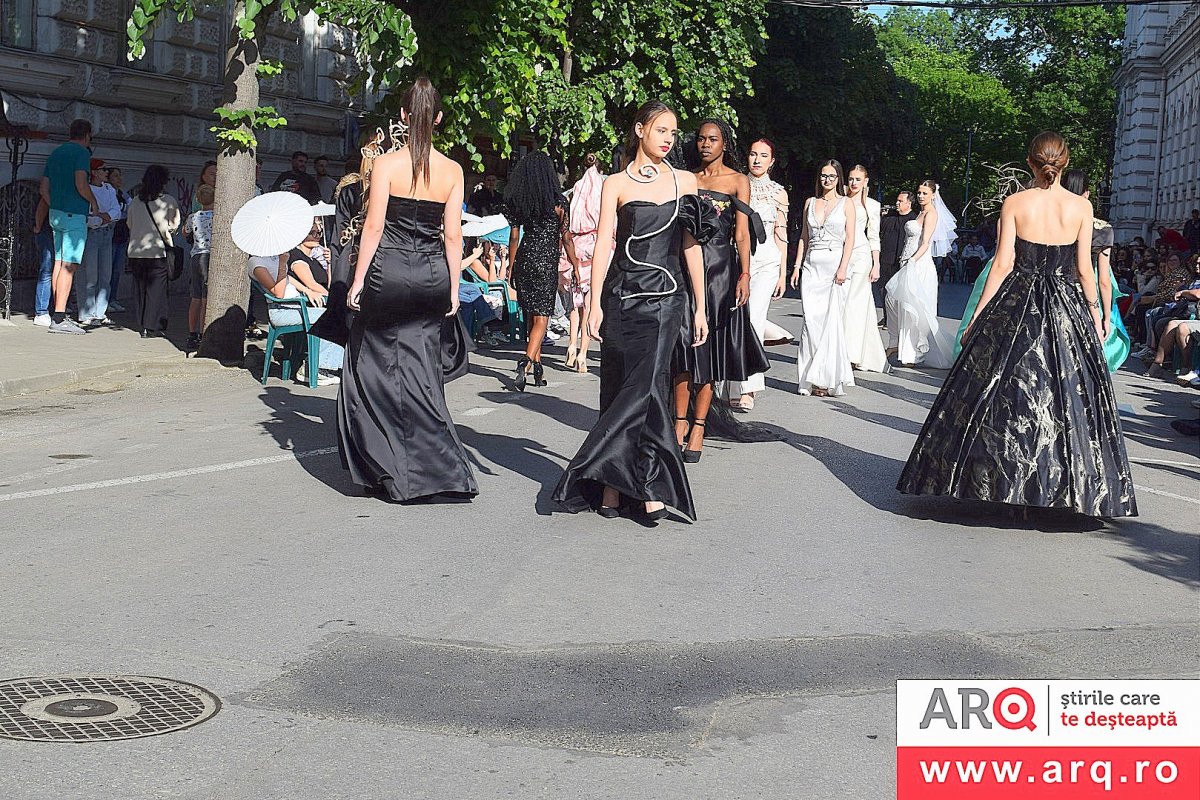 Prezentări de modă și colecții studențești - Fotoreportaj