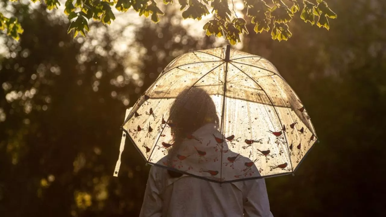 Vreme deosebit de rece în toată țara: ANM anunță ploi pe arii extinse - zonele lovite de furtuni și vijelii. Când se încălzește