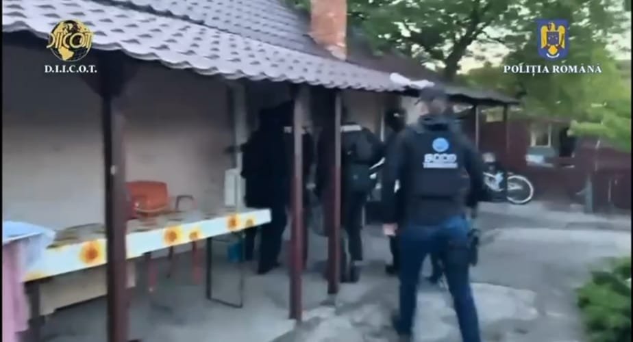 (VIDEO) 22 de percheziții la persoane suspectate de trafic de droguri