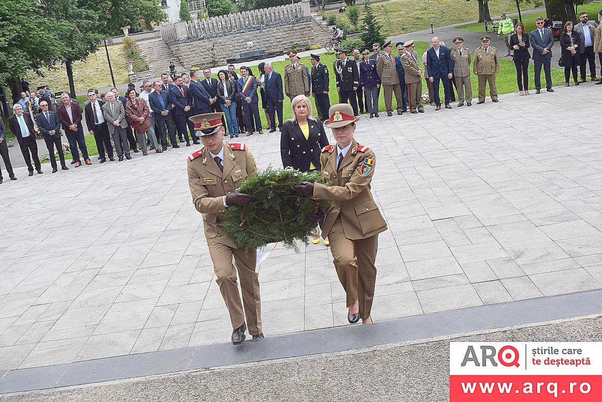 Programul ceremoniilor militare și religioase organizate la Arad de Ziua Eroilor