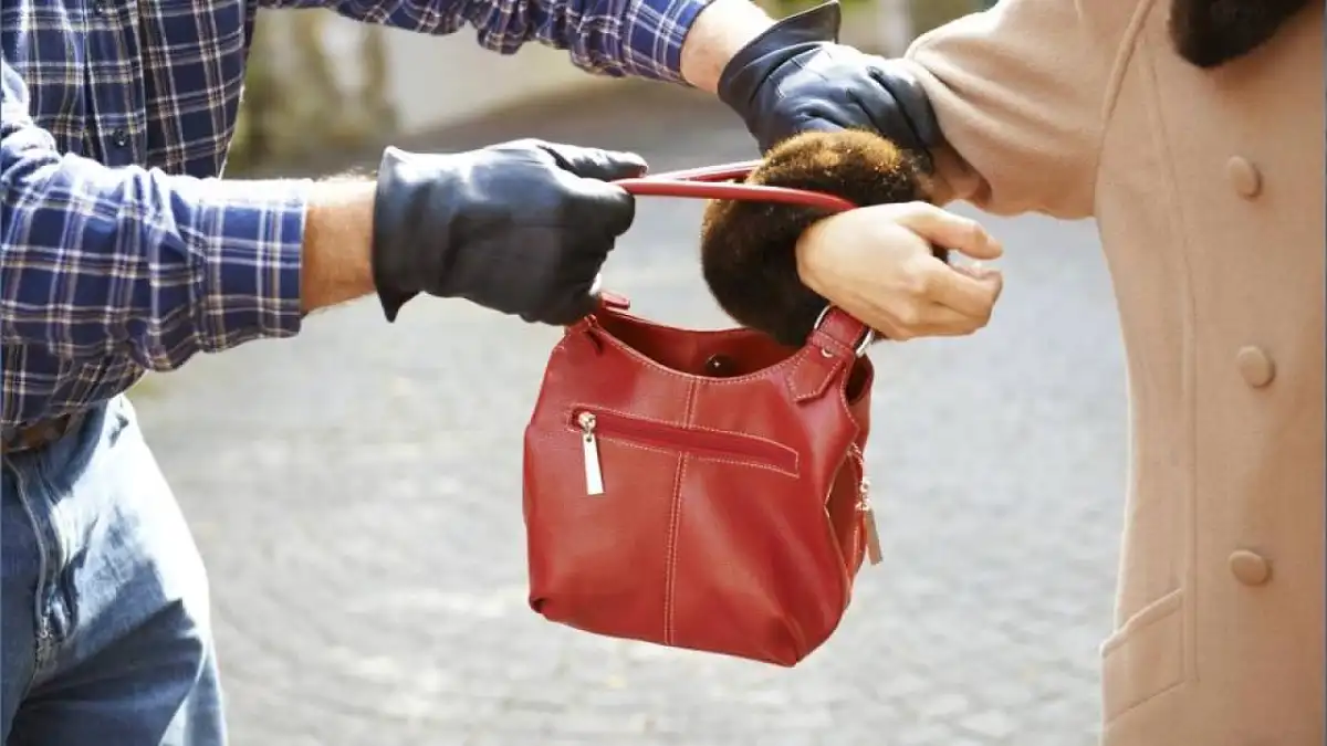 Tâlhărită de un recidivist în Parcul Europa. Ce măsuri au luat procurorii