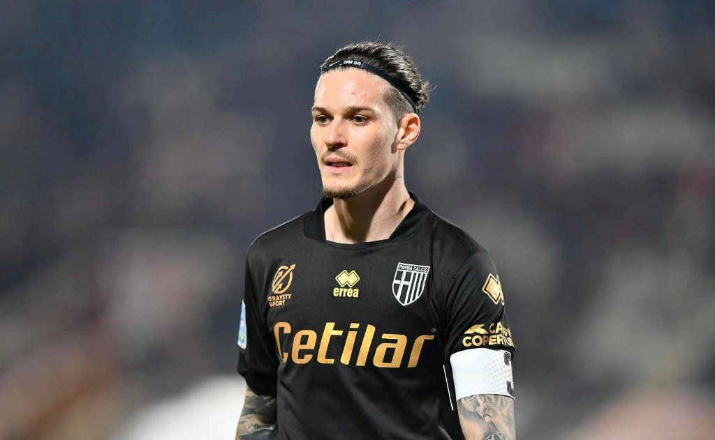 Chivu - acord pentru prelungirea înțelegerii cu Parma; arădeanul Dennis Man pare să nu fie în grațiile antrenorului și ar putea fi lăsat să plece de la echipă