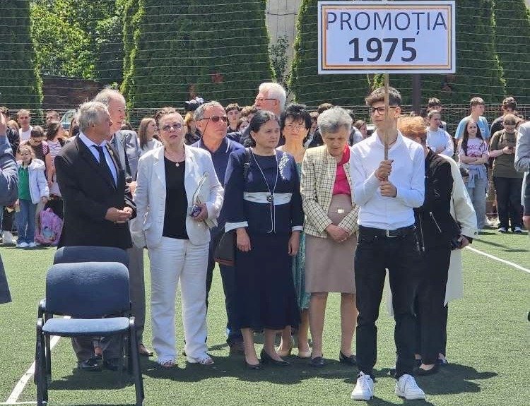 Întâlnirea generațiilor la Liceul Teoretic Sebiș  - un eveniment deschis întregii comunități