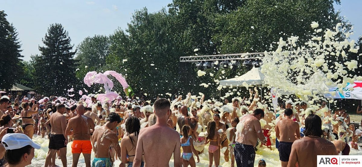 Arad Estival. Spuma Party, DJ Party și Open Air Cinema, la Ștrandul Neptun