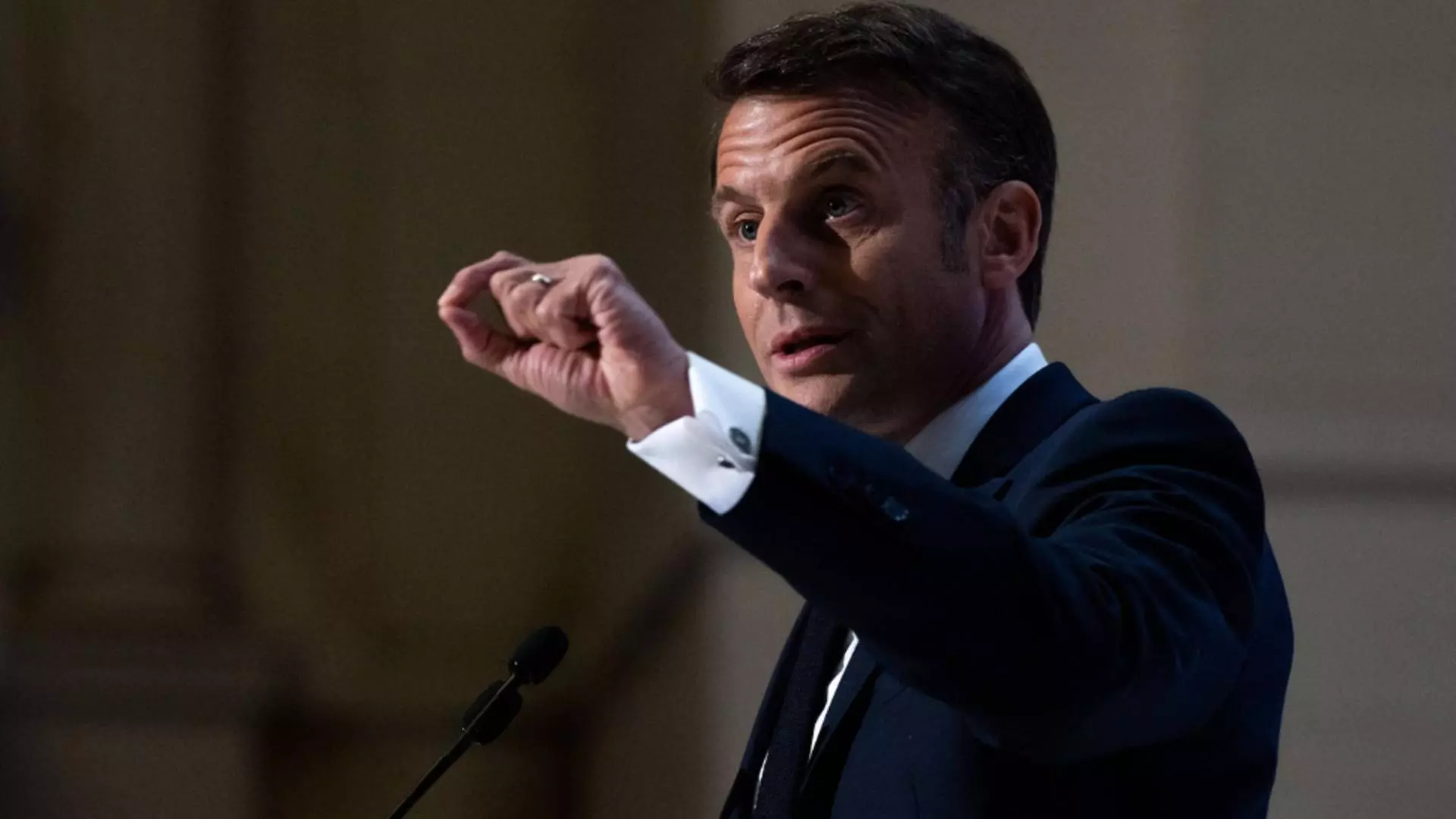Emmanuel Macron, în centrul unui scandal de corupție care cutremură Franța