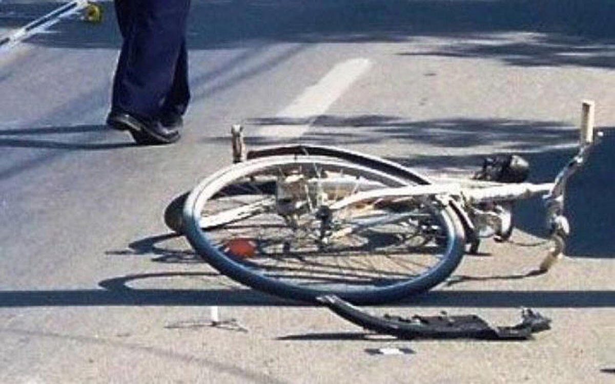 Biciclist lovit de mașină pe strada Horia
