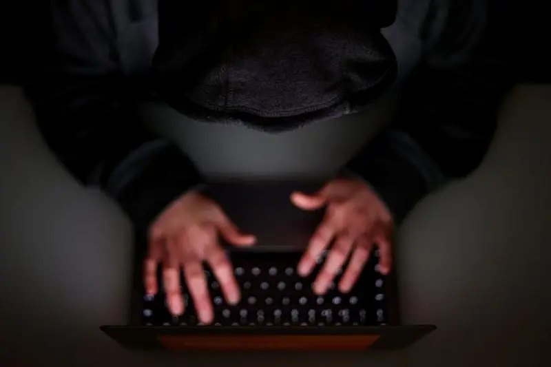 S-a ales cu dosar penal pentru amenințări online